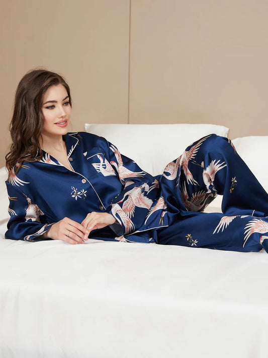 Pijama de seda de manga larga con estampado de grulla
